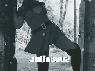 Julia6902