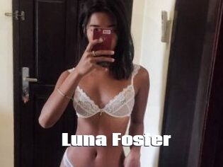 Luna_Foster