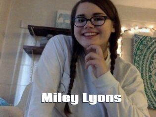 Miley_Lyons